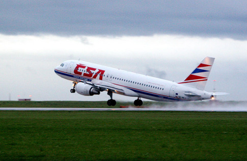 1051263-airbus-a-320-ceskych-aerolinii-na-leti-ti-ruzyne[1].jpg