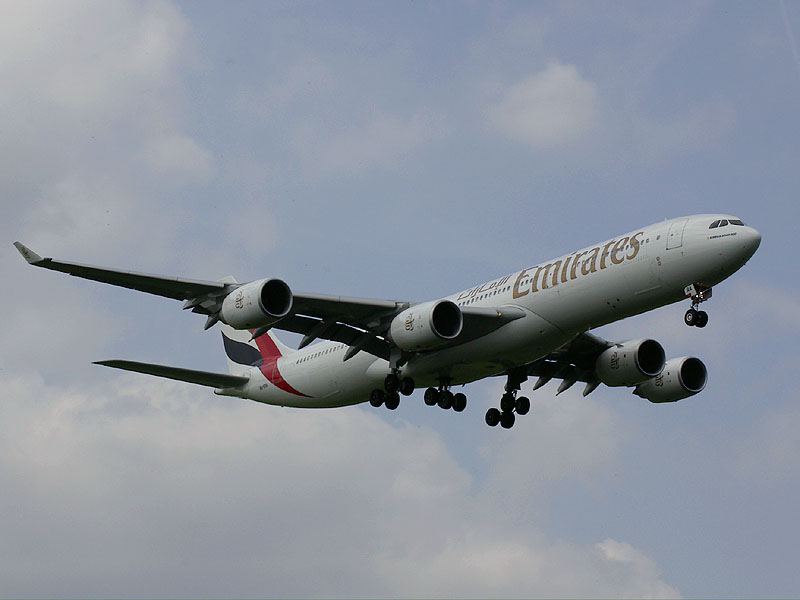 Gat04%20Airbus%20A3340-541%20A6-ERA%20Emirates%202[1].jpg